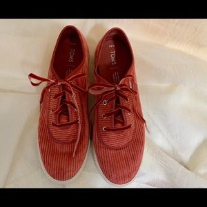 Toms Spice Corduroy Women’s Sneakers. Medium Red. Size 8.5.